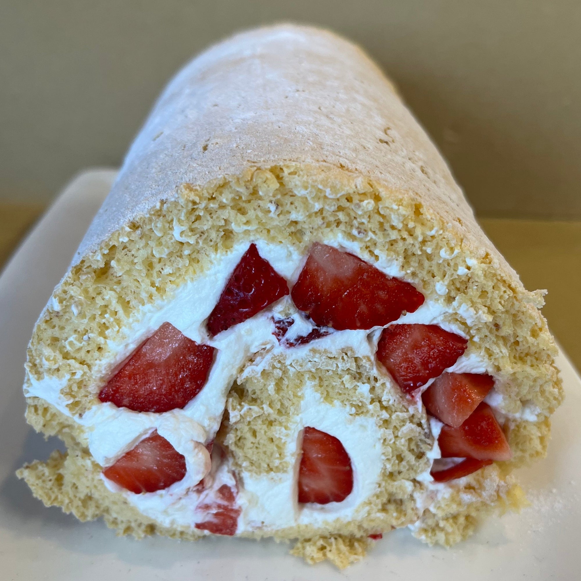 Strawberry and Cream Swiss Roll 長條香草草莓瑞斯卷