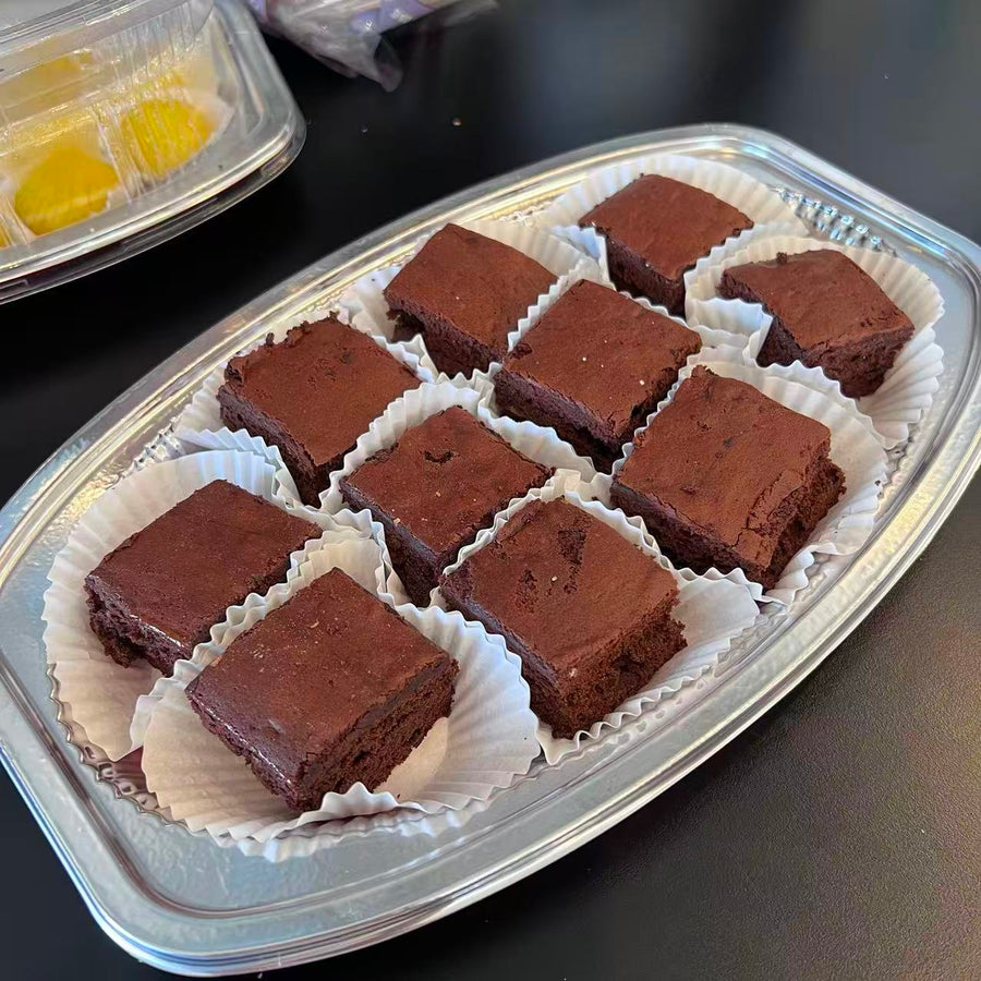 Viennese Sachertorte with peach jams（桃醬夾心維也納薩哈蛋糕）