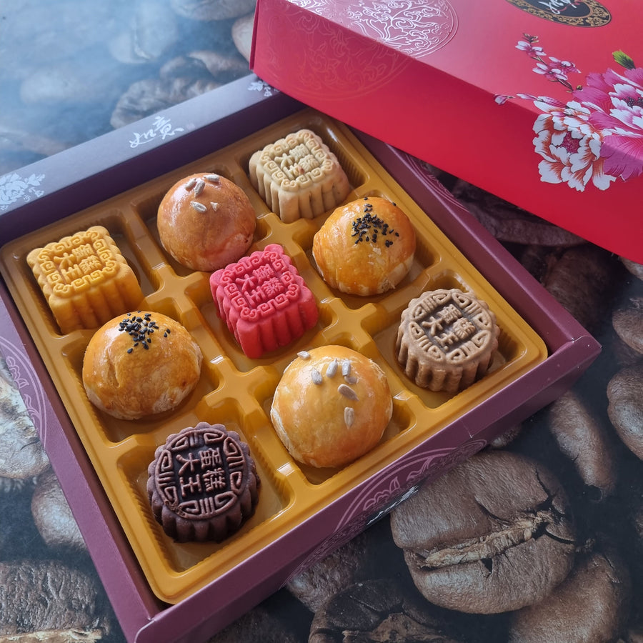 Momoyama Mooncake & Salted Eggyolk Pastry Giftbox 桃山月饼点心礼盒