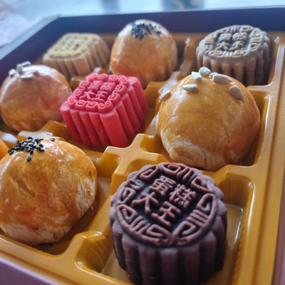 Momoyama Mooncake & Salted Eggyolk Pastry Giftbox 桃山月饼点心礼盒